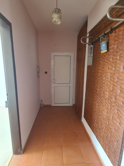 Дава се под наем Тристаен апартамент в Разград, Орел - 76 кв.м за 204 € - Снимка #2