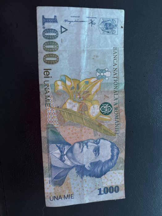 vând bani vechi în stare foarte buna