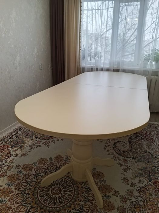 Продам стол в гостинную