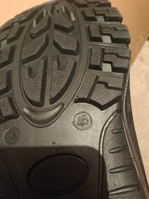 Мъжки работни обувки с метално бомбе 45 номер