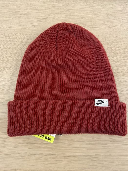 Нови Зимни Шапки - Nike, Ellesse, Bershka