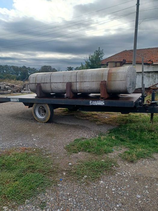 Продавам платформа