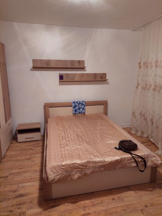 Închiriez garsoniera