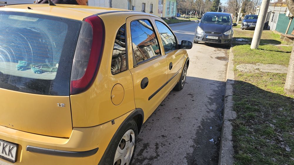 Кола Опел Корса.