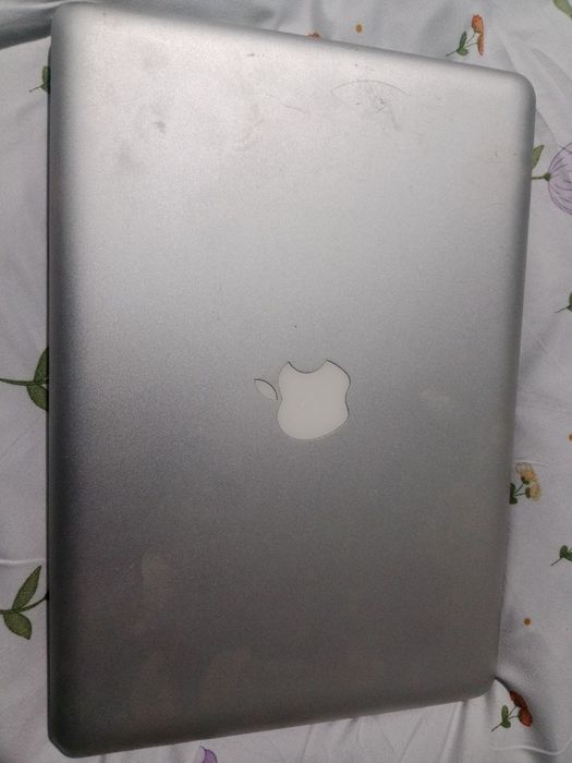 MacBook Pro sotiladi xolati yaxshi arginal zadyatchik qoshib beriladi