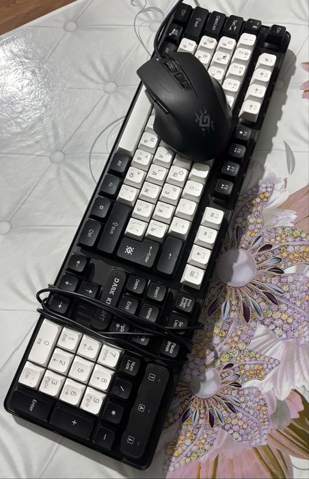 продам клавиатуру-мышь игровую