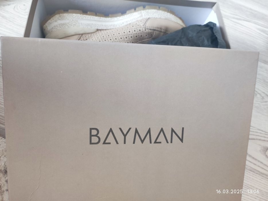 Продам кроссы женские