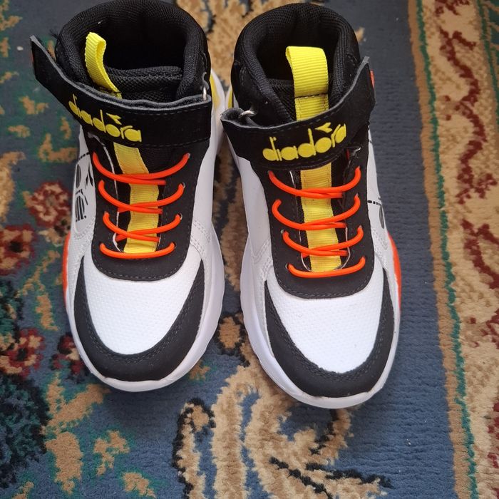 Продам кроссы на мальчика!