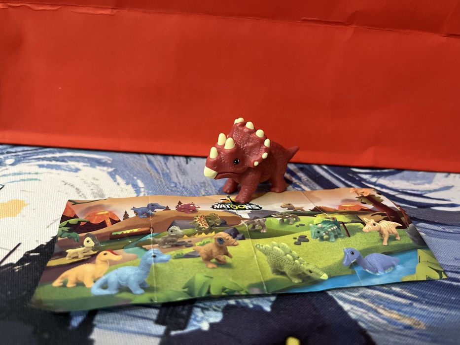 Kinder фигурка динозавры