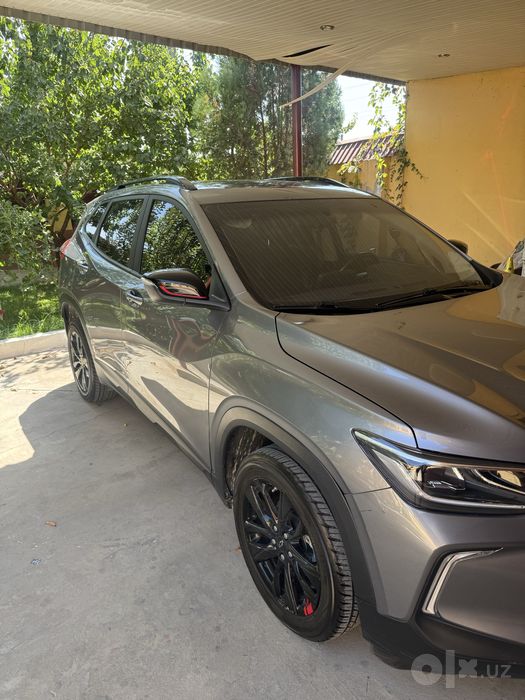 Chevrolet Traker 2   Red line