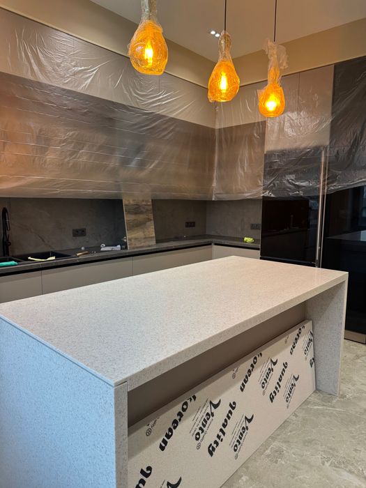 Продается совершенно новый кухонный остров из акрилового камня