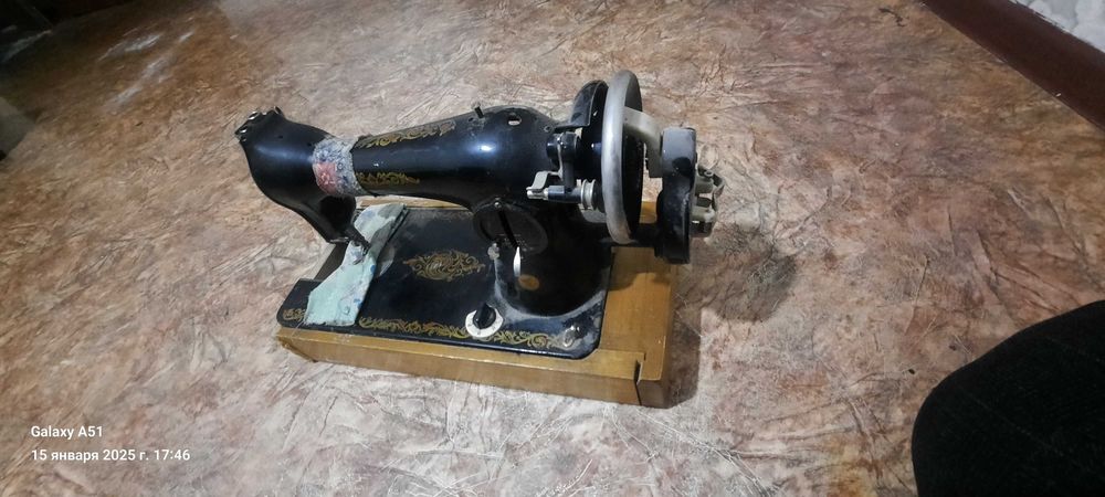 Швейная машина старая