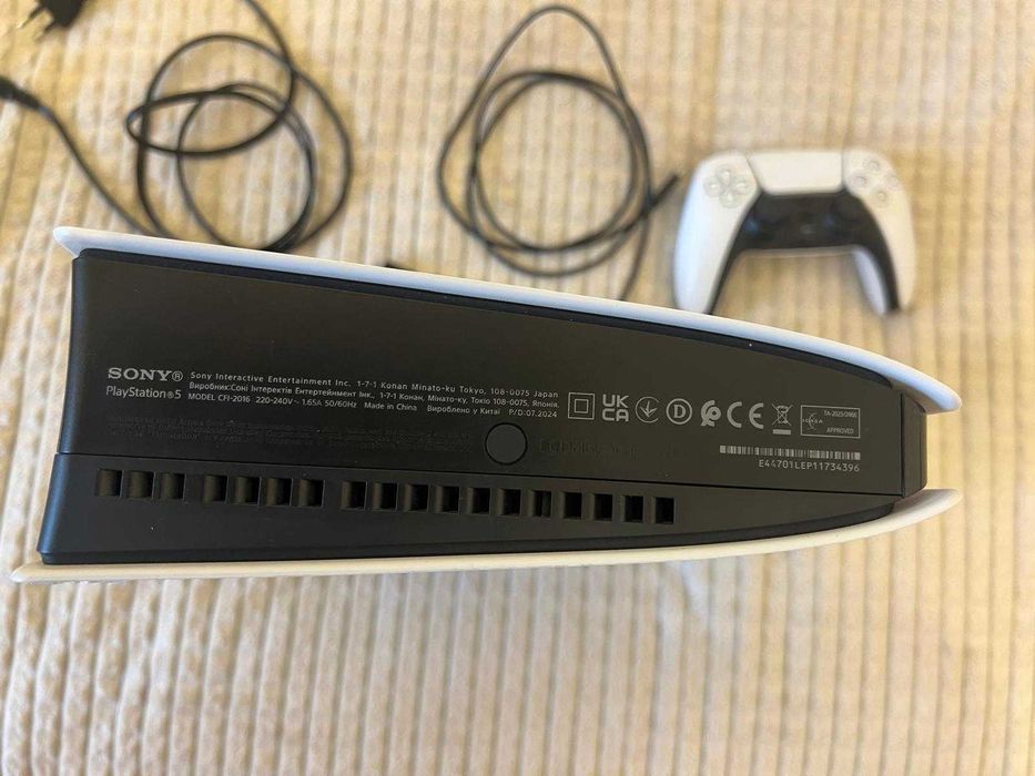 Vând PlayStation 5 Slim 1TB – ca nou, garanție până în 2026