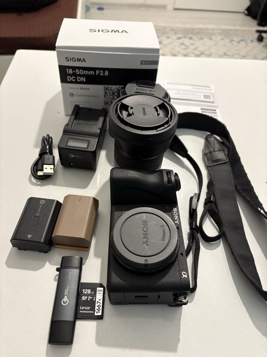 Sony a6700 + 2 lens+ 2 battery