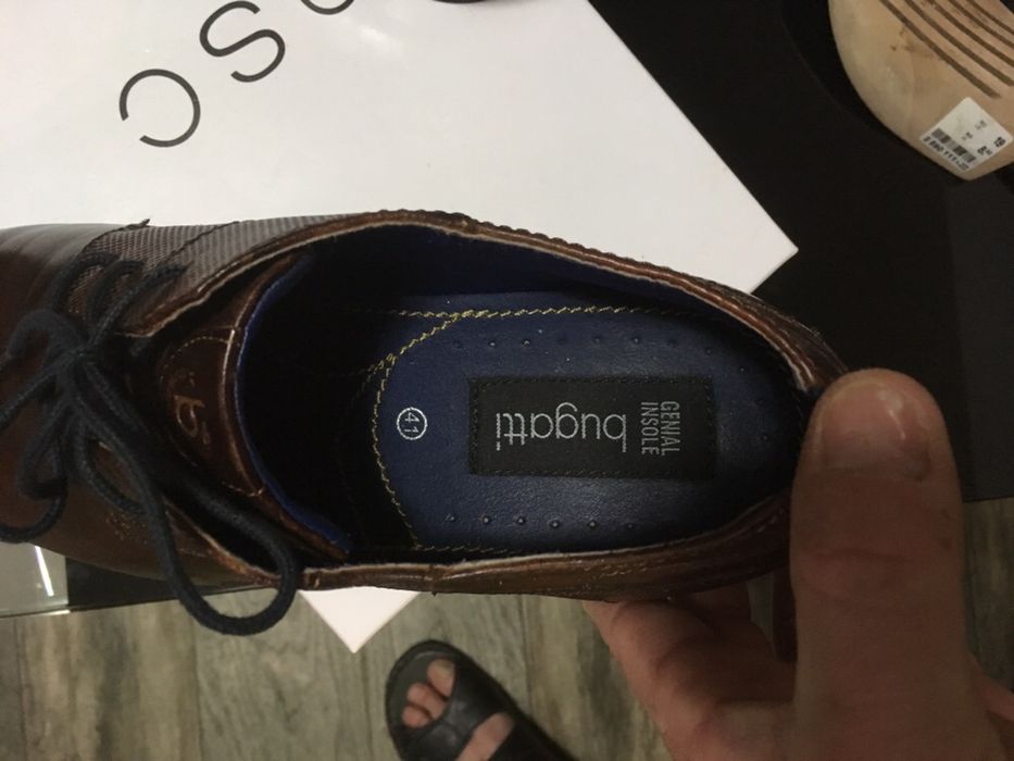Pantofi bugati maro roscat in stare ca  noi marimea 41. Originali .