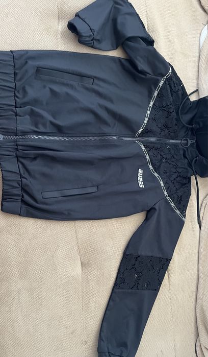 Суичър с дантела GUESS