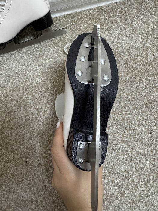 Коньки фигурные белые торг уместен