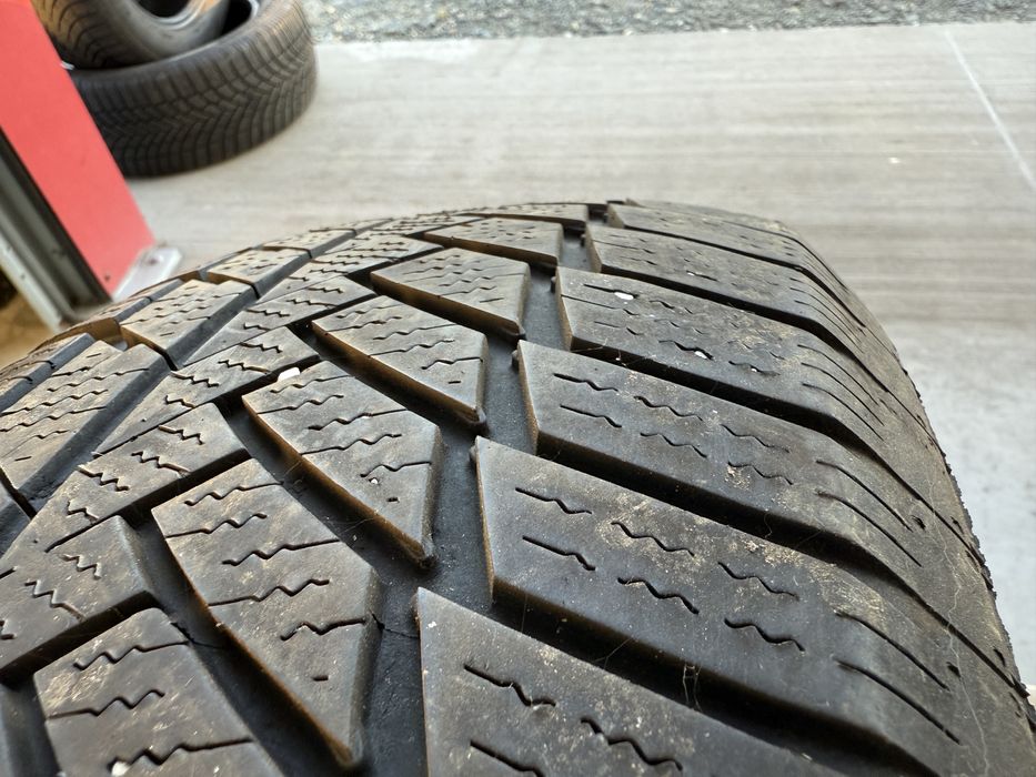 4бр. ОТЛИЧНИ Зимни Гуми 235/65R/17 -CONTINENTAL- DOT:3716- 6.4мм+5.6мм