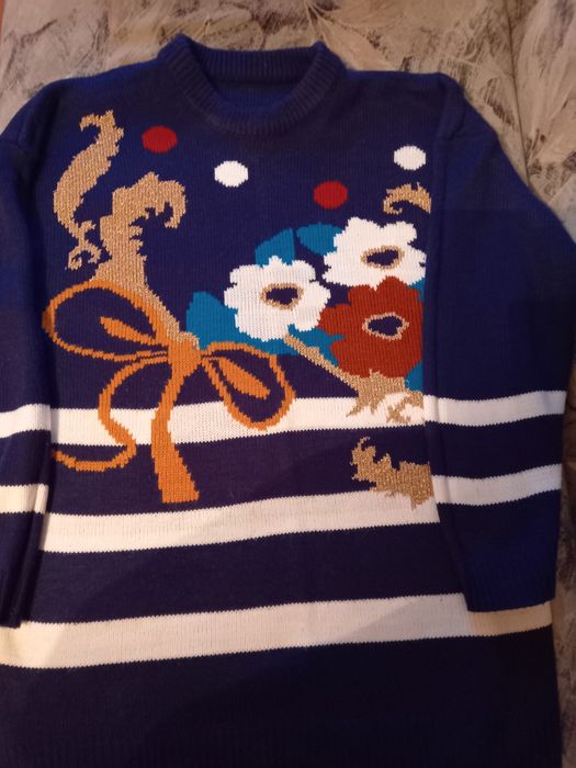 Предлагаю Вашему вниманию женский джемпер цвет фиолетовый с вышивкой