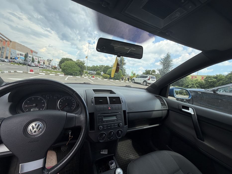 VOLKSWAGEN Polo