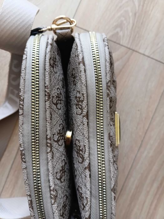 Geanta Guess practica