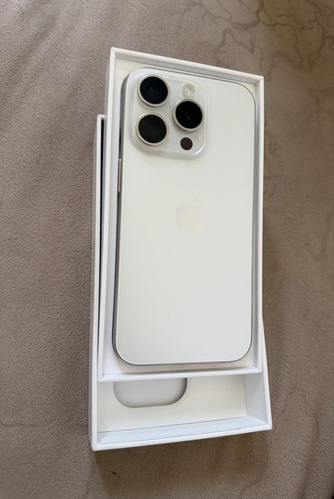 Iphone 15 pro белый