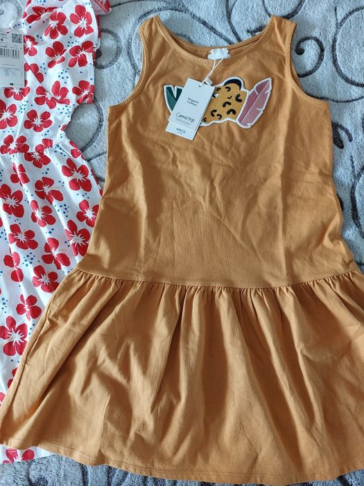Продават се 2 нови детски рокли Mango 134 cm