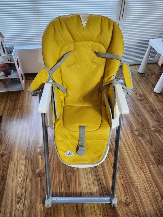 Продавам детски стол за хранене Lorelli!