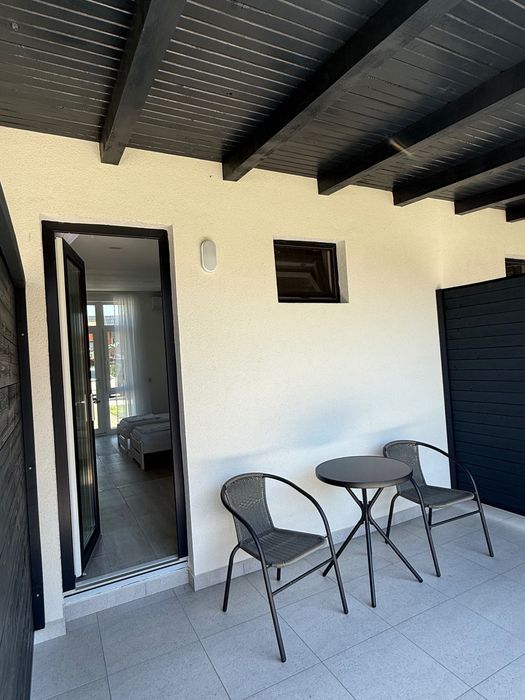 Ofer spre închiriere cabană situată în Baziaș , pe malul Dunării