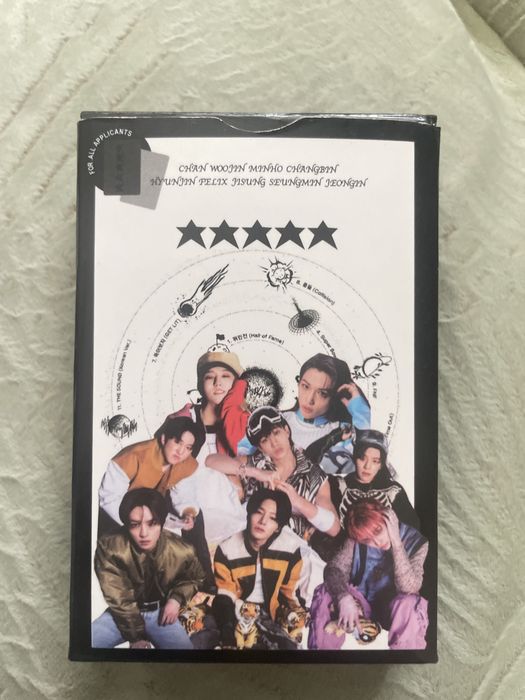 Продам упаковку карт Stray Kids Lomo
