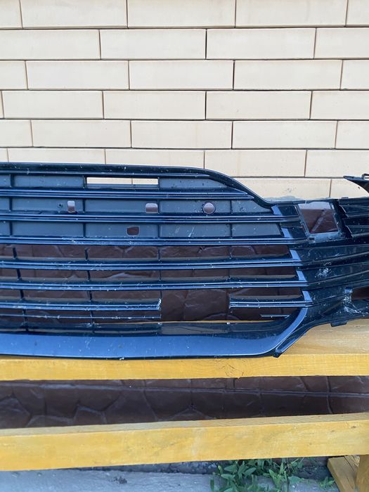 Нижний решетка радиатора