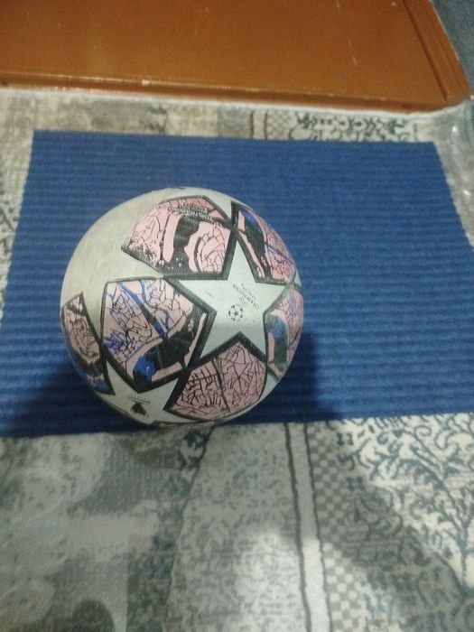 Мяч Лиги чемпионов УЕФА 2020