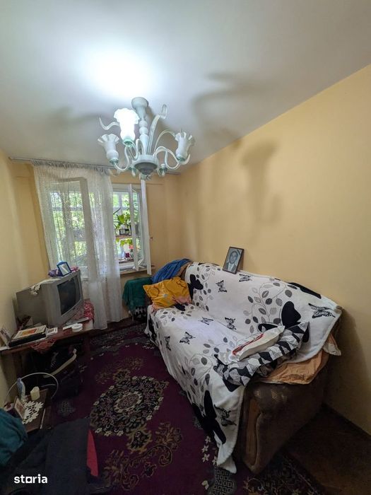 Valea Roșie, etaj 2/4, preț 117 000 euro usor negociabil