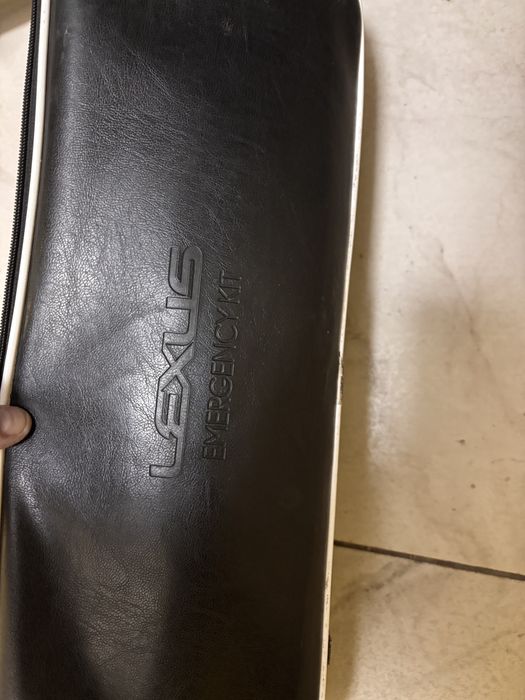 Продам набор автомоб. И. Лексус