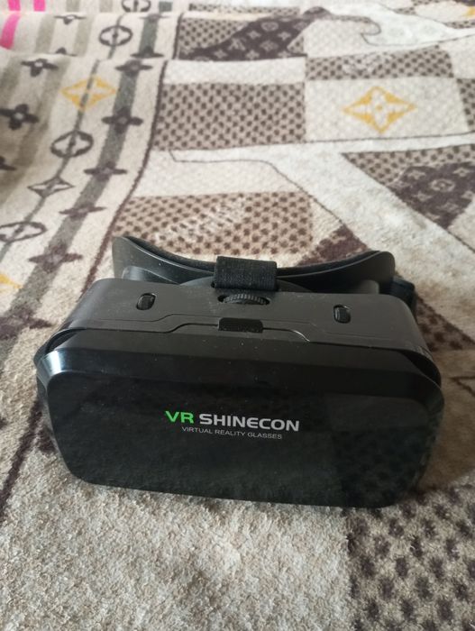 Продаются VR-очки.