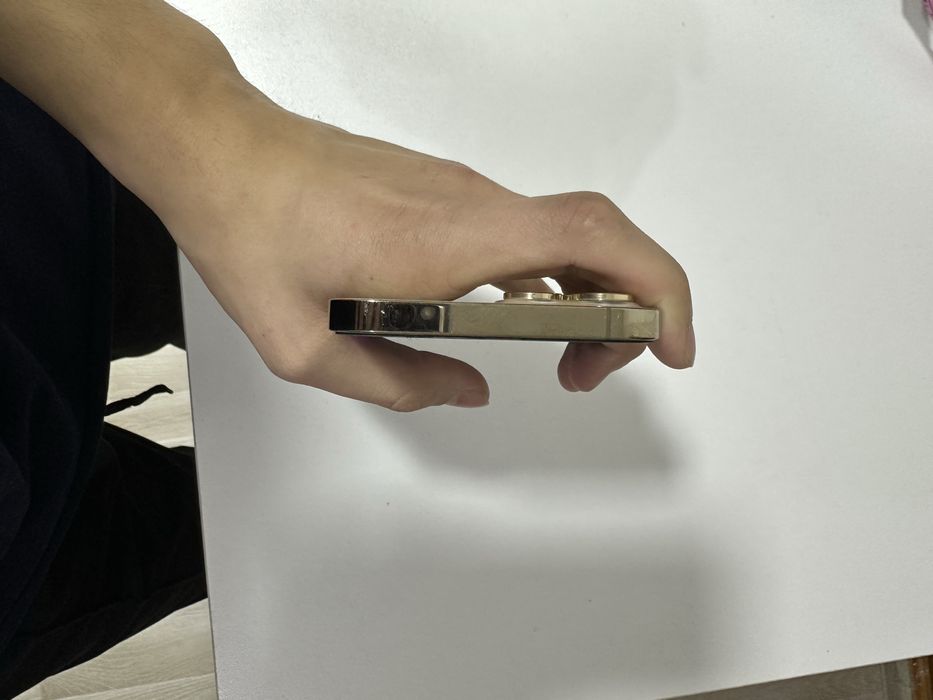 Iphone 12 pro max gold