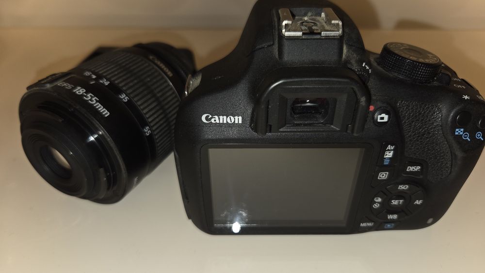 Apart foto digital  Canon EOS 1200d cu obiectiv EFS 18-55 mm