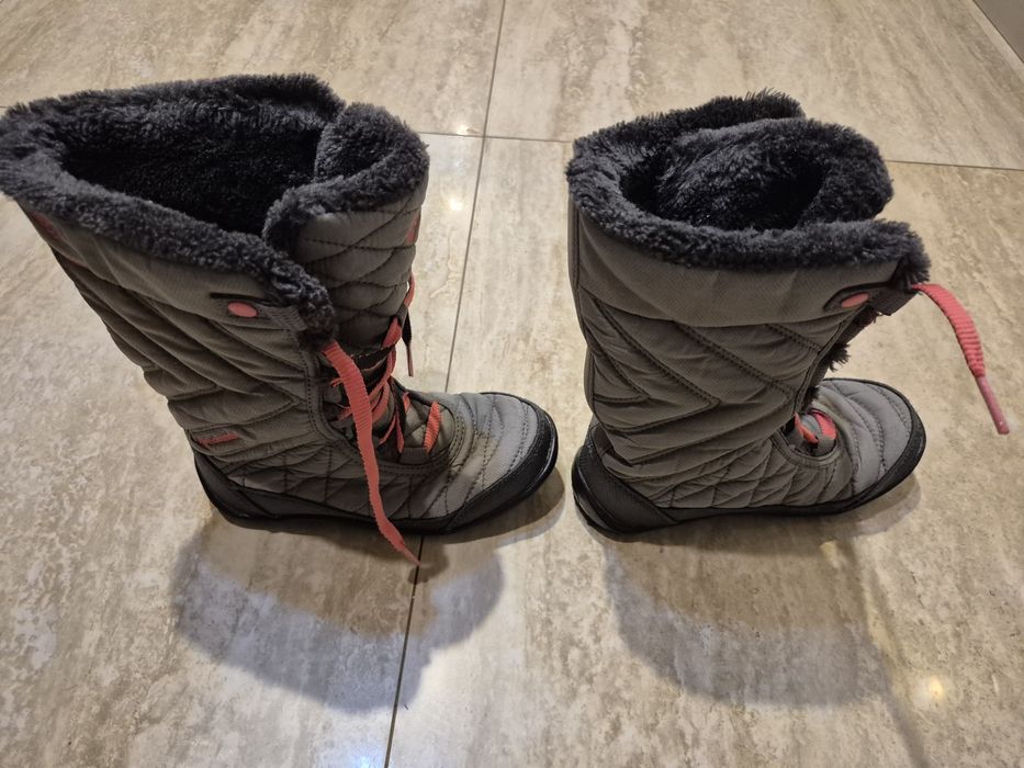 Vând cismulite Columbia mărimea 32