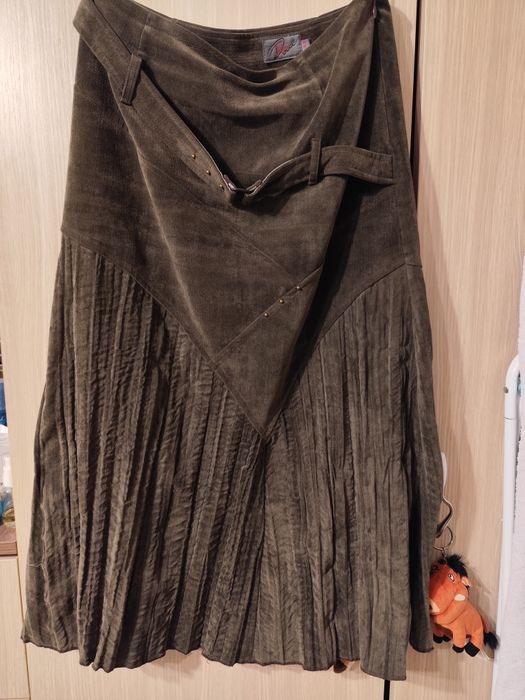 Зелен дамски костюм