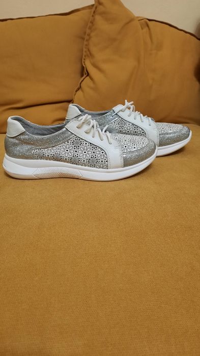 Обувки Tendenz естествена кожени