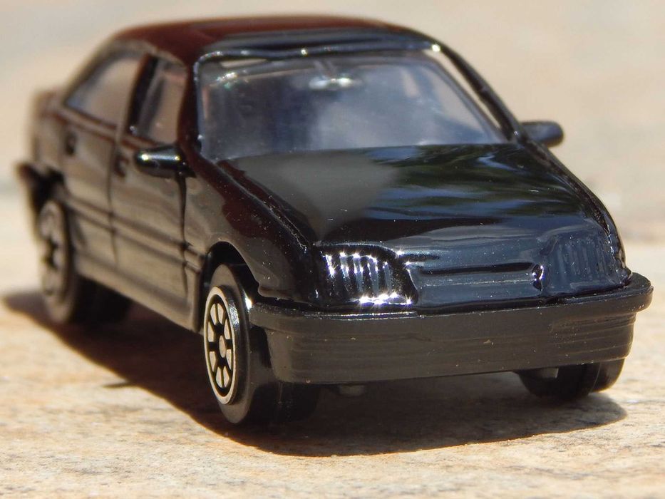 Macheta Opel Omega A (Vauxhall Carlton) sc 1:64 negru