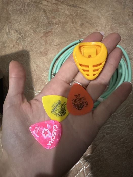 Squier Sonic Stratocaster (SSS) – Cream / Olympic White