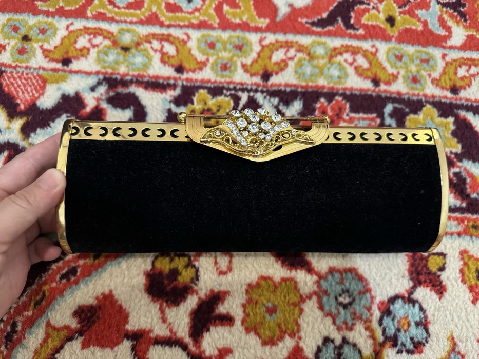 Клатч сумочкалар сатылады