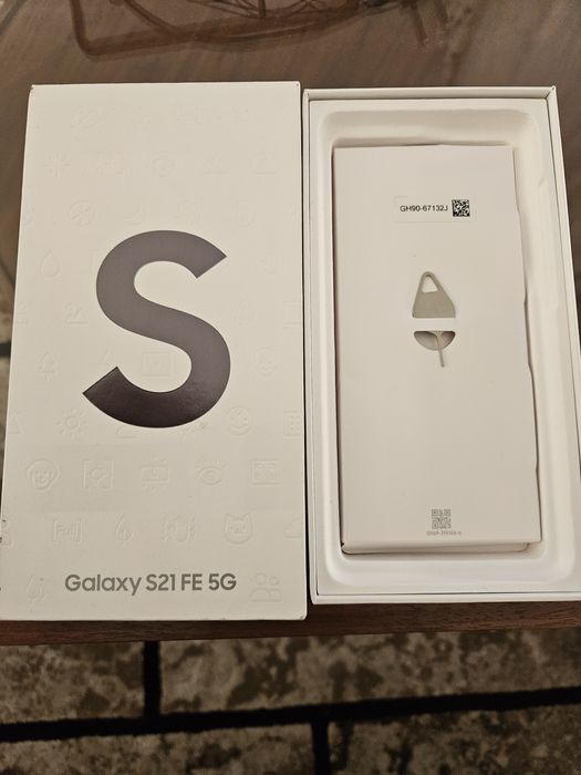 Samsung S21 FE cu 6Gb RAM și 128 Gb memory