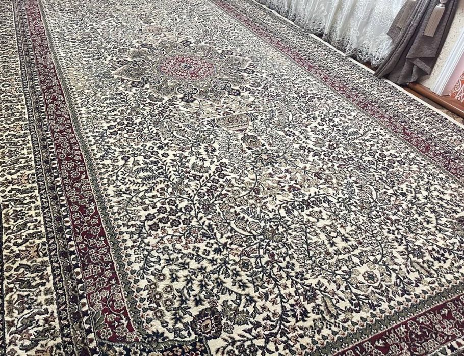 Продаются ковры. Гиламлар сотилади.