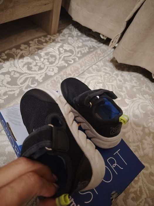 Кроссовки детские 21