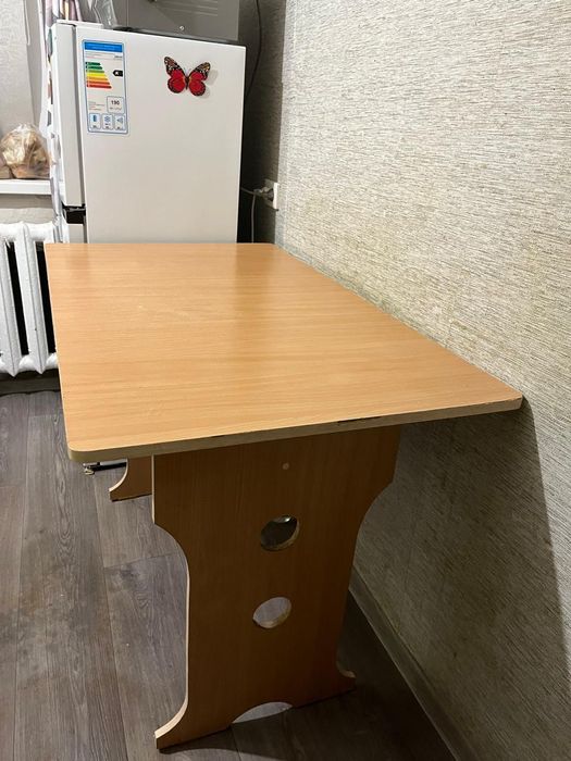 Продам стол хорошом состояние н