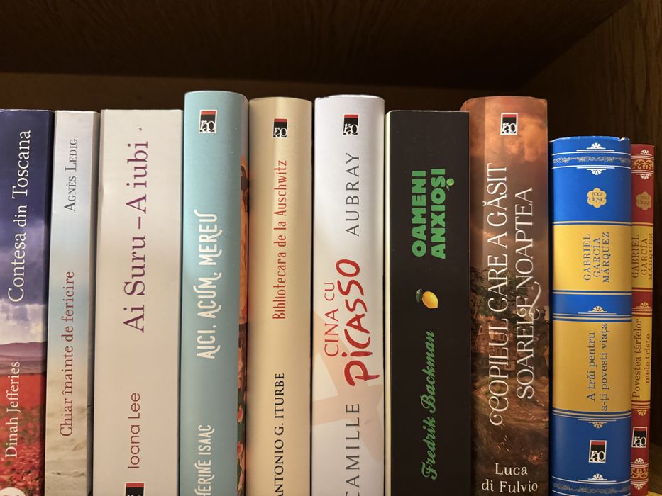 Vand carti in stare foarte buna cu ridicare doar din Brasov
