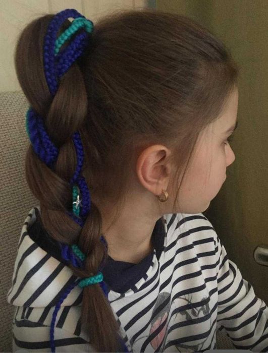 Косички за момичета - стил и усмивки.