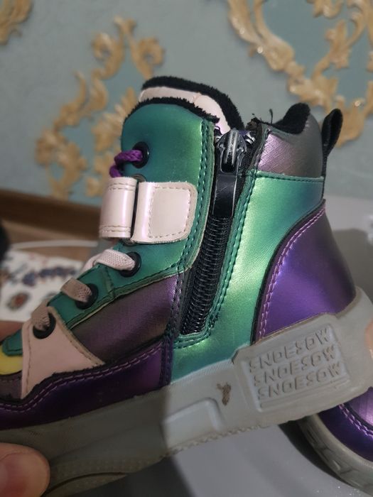 Продаётся детская обувь для девочек.